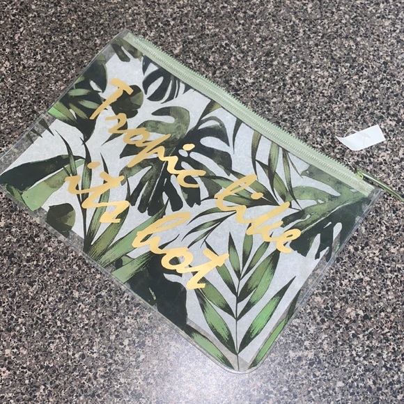 H&M Tropic Like It’s Hot Swim Pouch🍃 - Picture 1 of 3